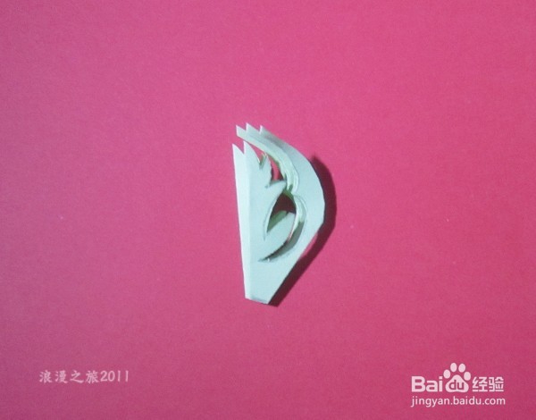 儿童趣味手工剪纸----五折窗花折剪方法四