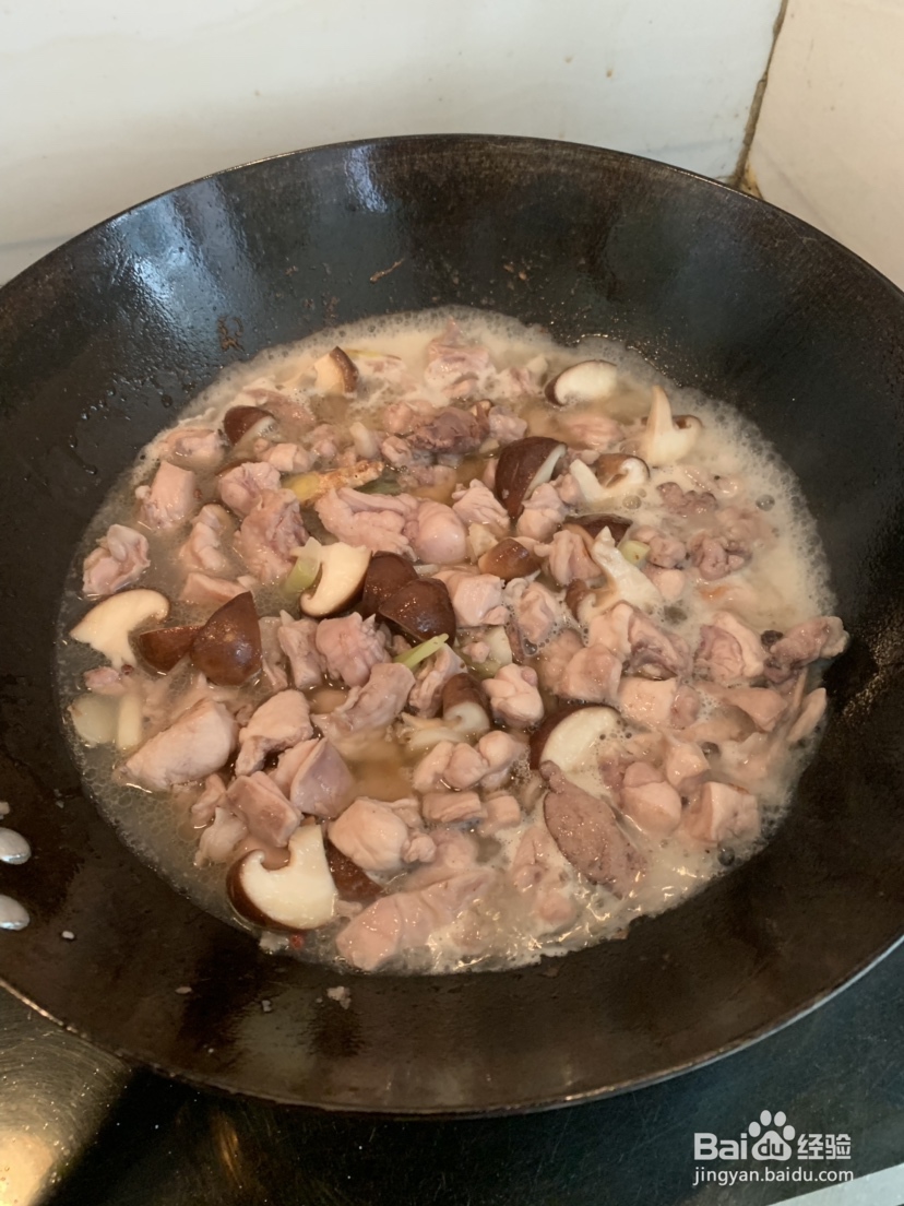 谁都能做好的青笋香菇烧兔肉