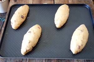 烤熟的榛子仁和酒渍蔓越莓怎么乳酪软欧