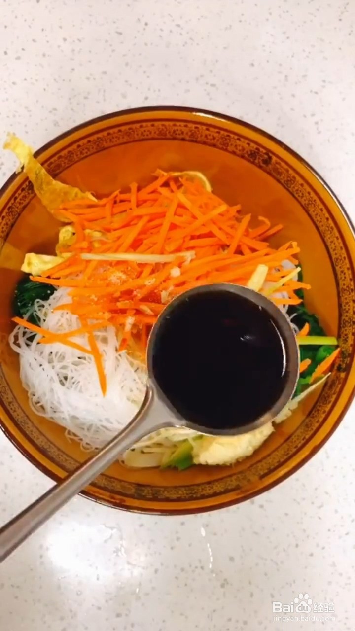 如何制作凉拌菠菜蛋皮粉丝