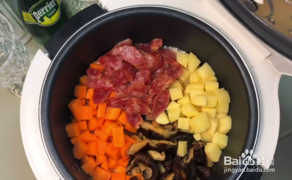 如何做腊肠焖饭？