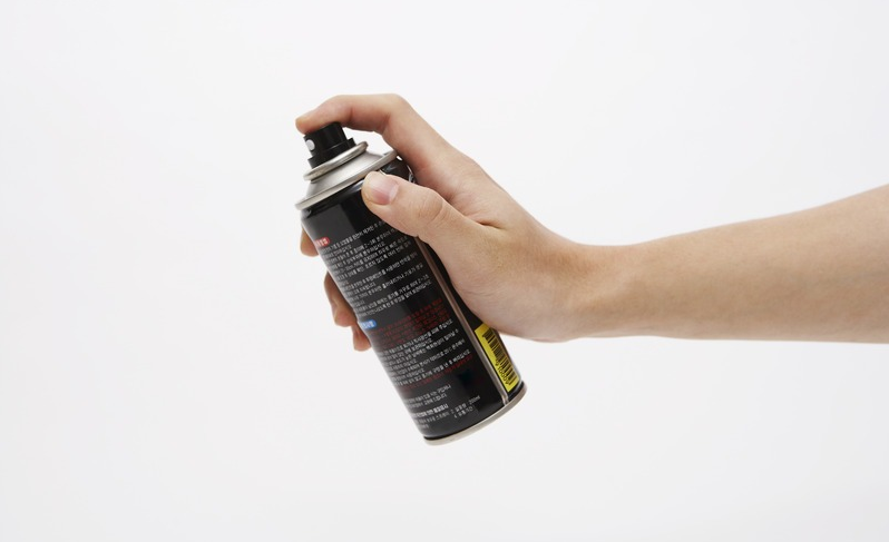 家里卫生间里有很多黑色的有两个翅膀的小虫子，据说是从下水道里飞出来的，请问怎么处理呢