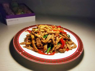 杏鲍菇炒肉丝的做法