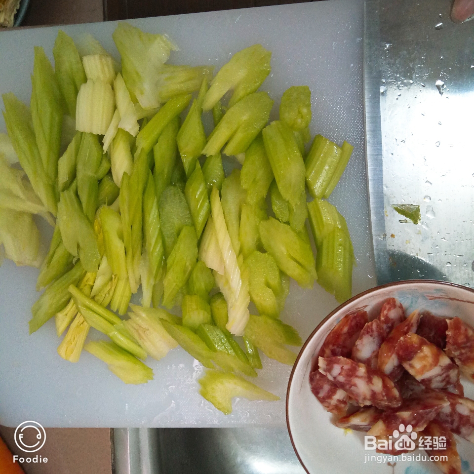 营养美味的芹菜炒腊肠