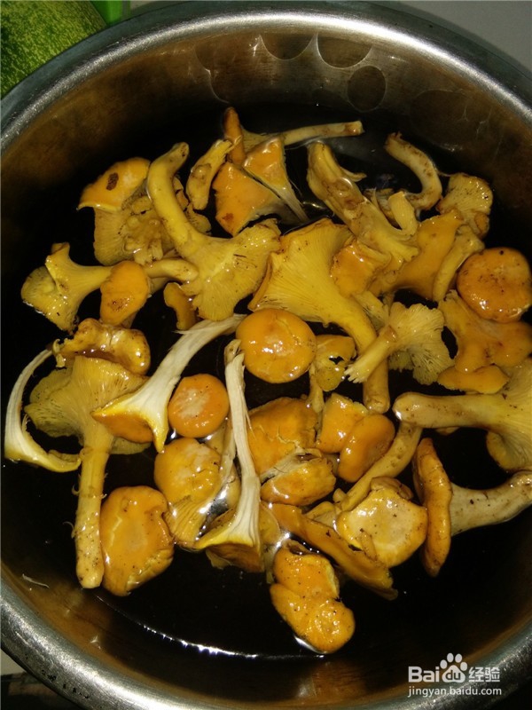 杏黄蘑炒韭菜