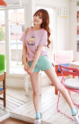 跟韩国女生学穿衣 看看夏季穿衣怎样搭配