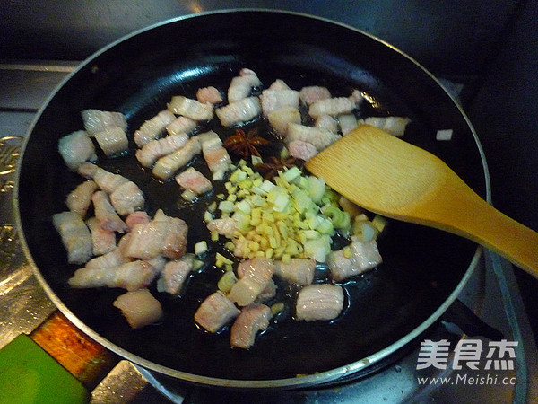 五花肉烧茄丁