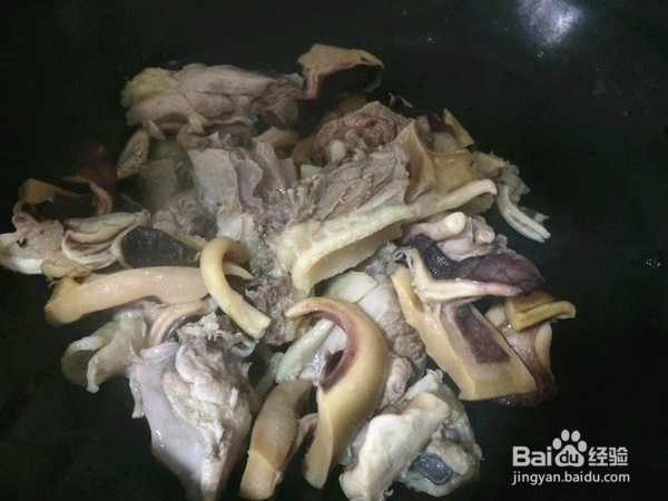 鱿鱼鸭肉煲的做法