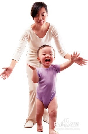 家长如何培养宝宝尽快学会走路