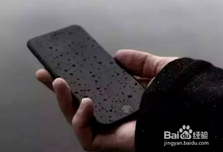 手机掉进水桶怎么办?