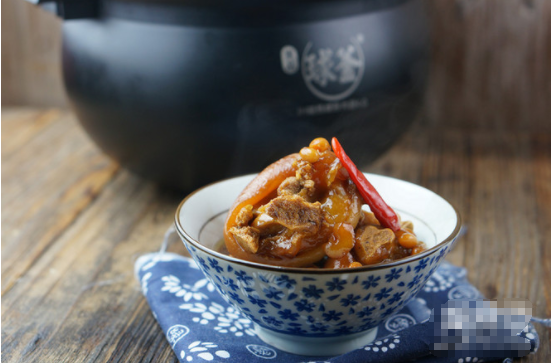 黄豆炖猪蹄多放点黄豆可以吗？会不会影响营养？黄豆不泡，直接和猪蹄放高压锅里炖可以吗