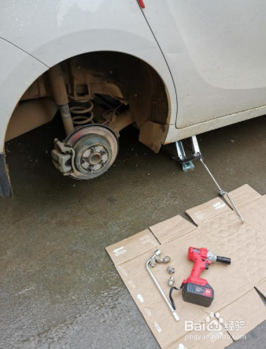 车辆如何更换备胎