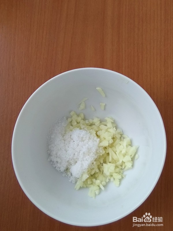 如何制作甜蒜汁拌芹菜皮蛋