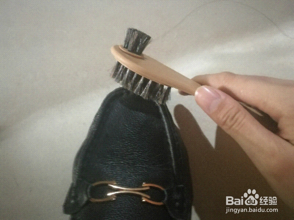 怎么保养真皮鞋的持久光鲜