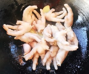 “销魂”卤鸡爪怎么做