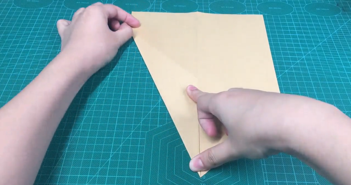 标靶型纸飞机怎么折