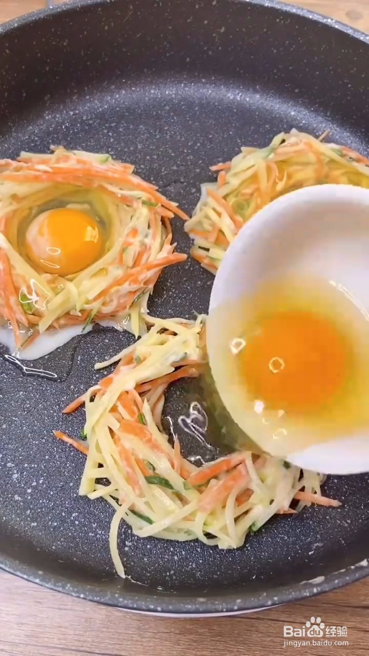 如何制作土豆丝鸟巢煎蛋