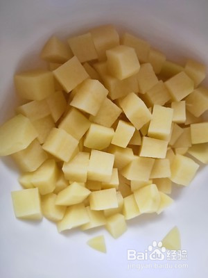 土豆炒火腿肠的做法
