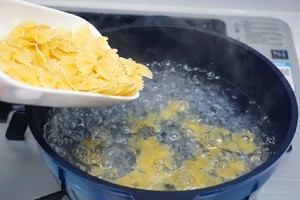 午餐肉蝴蝶意面的做法