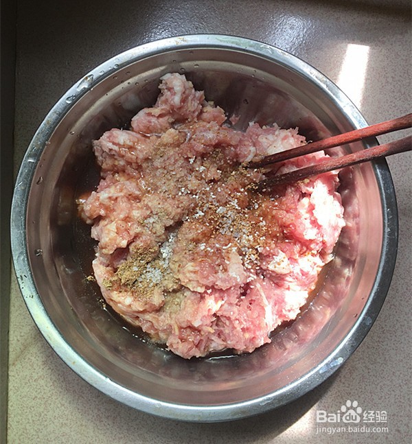 洋葱猪肉煎饺的做法