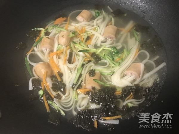 扎心香肠汤面