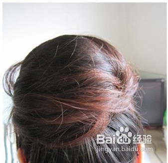 长卷发花苞头扎法