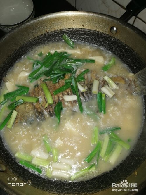 怎么做下奶鲫鱼豆腐汤？
