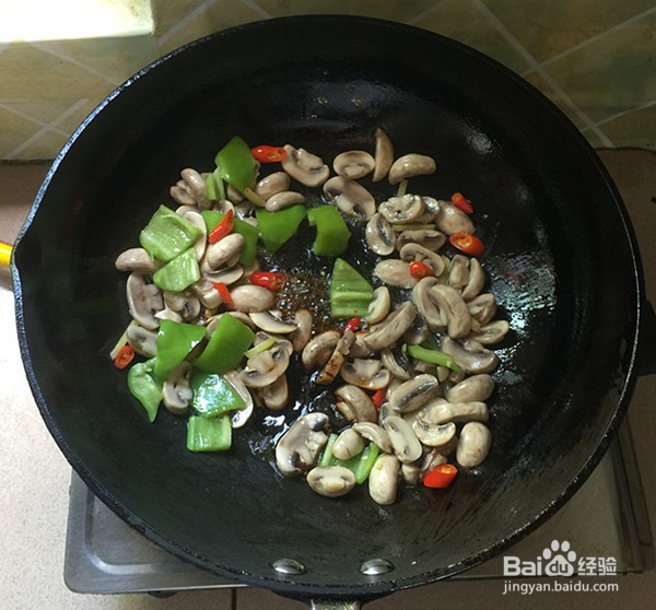 口蘑炒牛肉的做法