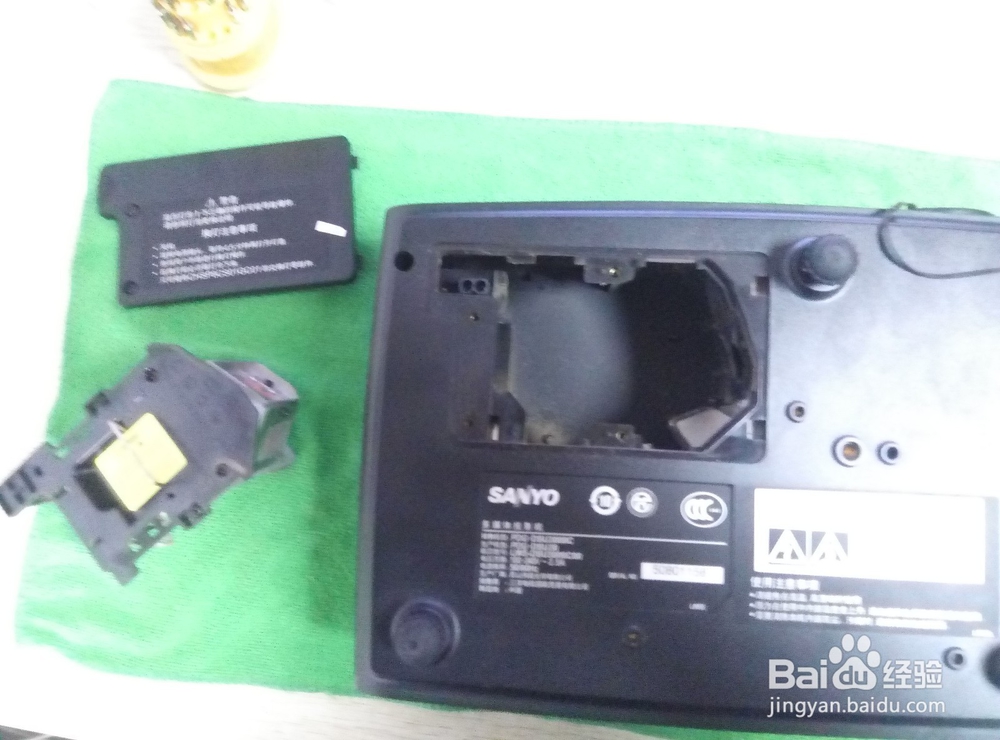 投影仪拆机教程，三洋SANYO PDG-DSU30