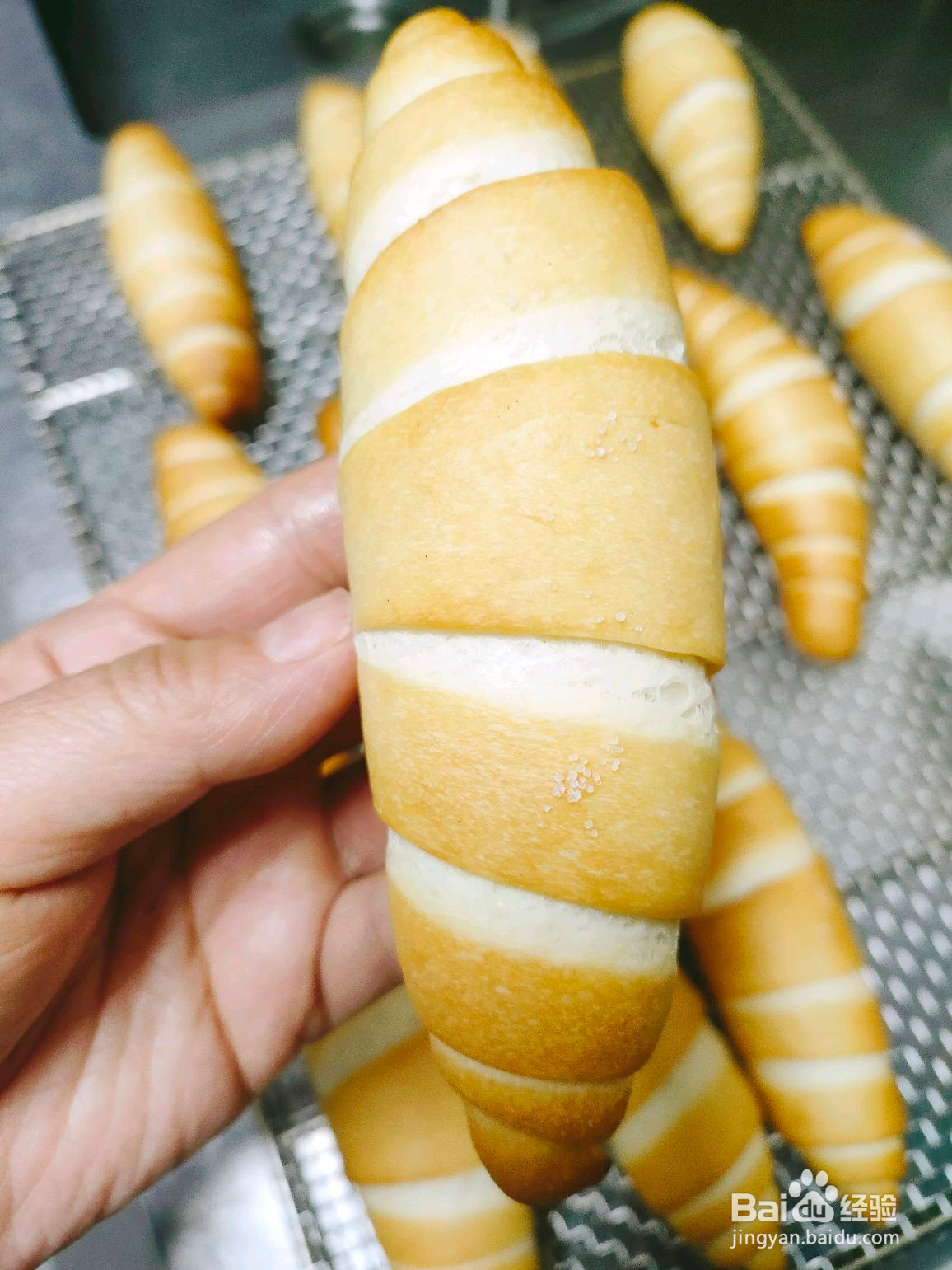 椒香牛角包的做法