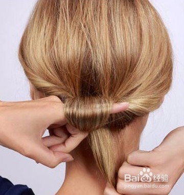 轻松几步做优雅盘发。