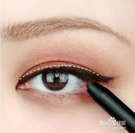 化妆的详细步骤教程