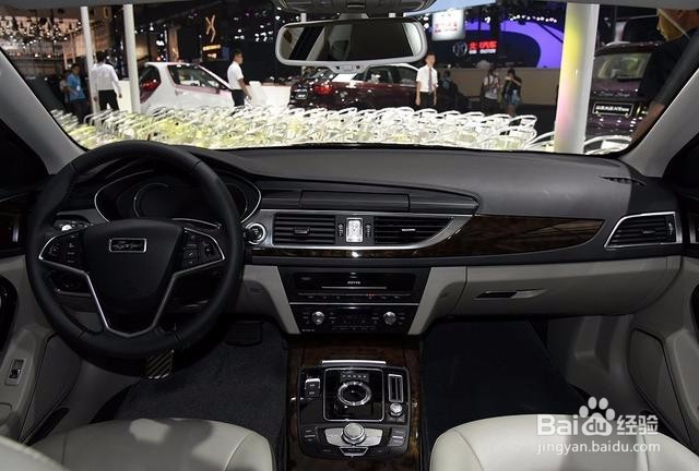 这车十万电吸门配悬浮大屏，网友：换个车标45万