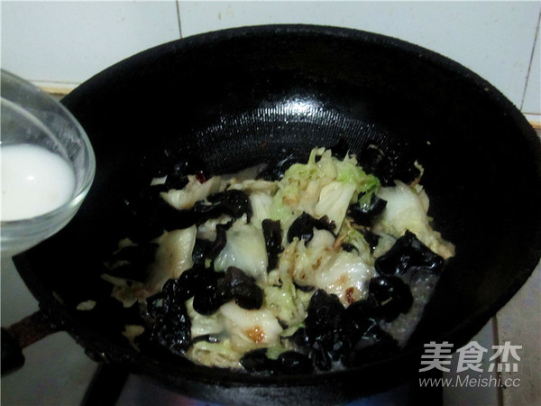 一道简单而独特的黑白菜