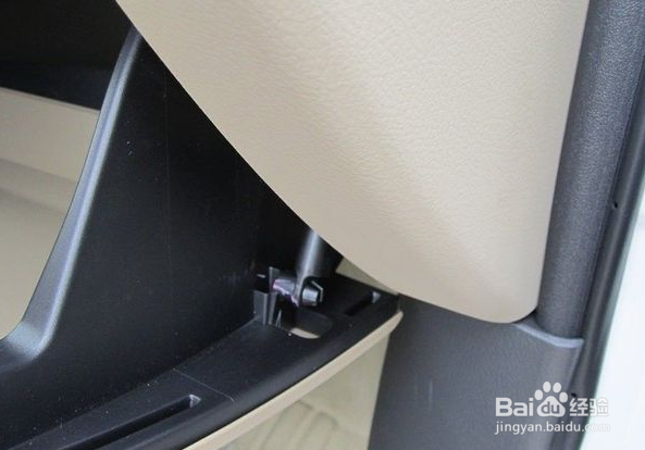 丰田RAV4更换空调滤芯安装教程