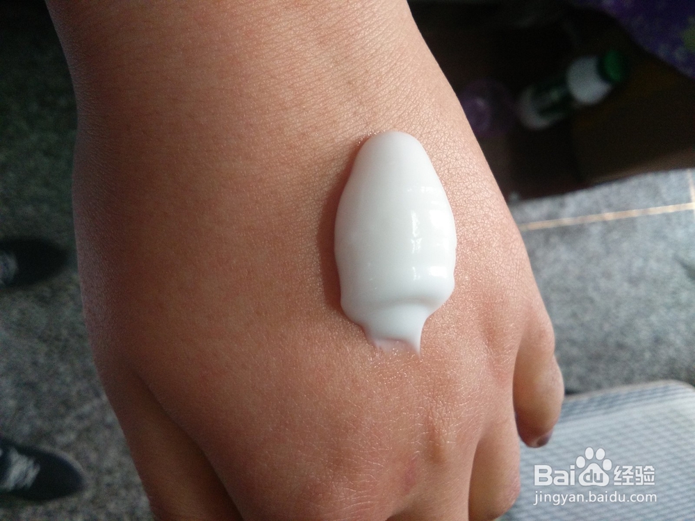 怎样做手膜让手美白嫩滑？