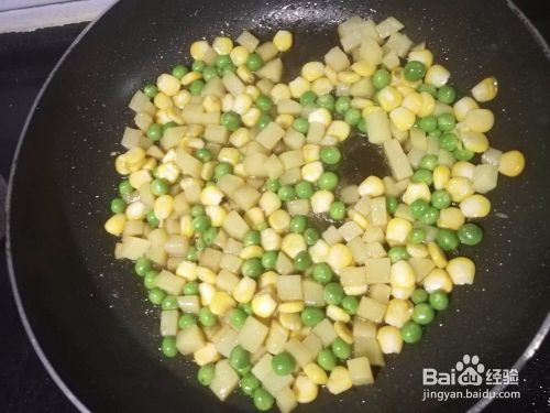 土豆豌豆炒玉米的做法