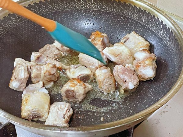 红烧排骨炖土豆