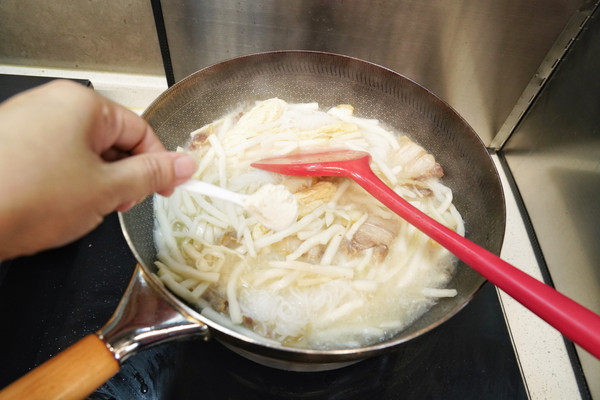魔芋五花肉腐皮笋丝煲