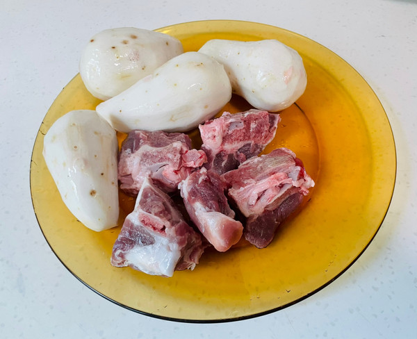 排骨芋艿鸡毛菜汤