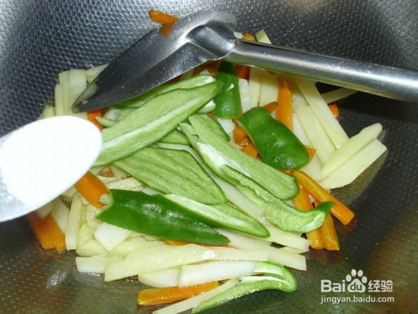 土豆炒胡萝卜的做法