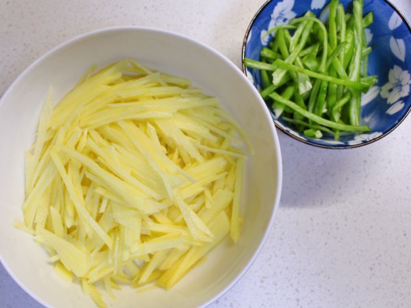 凉拌酸辣土豆丝