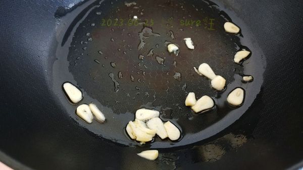 蒜油生炒胡萝卜