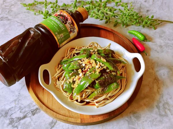 捞汁干丝虎皮椒