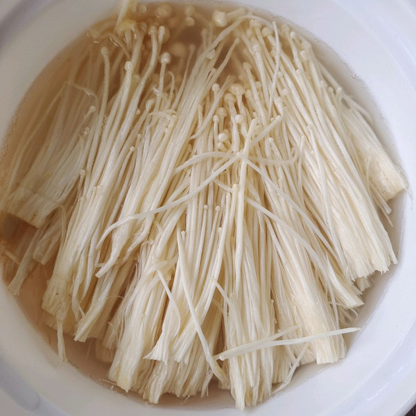 低脂低卡酸辣捞汁金针菇