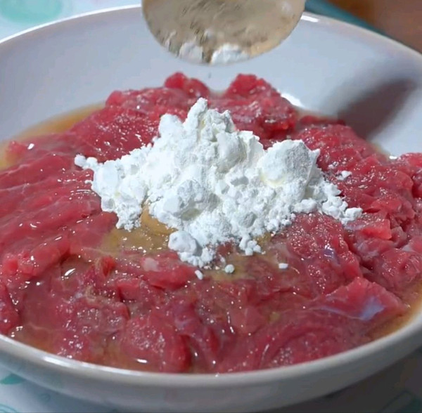 酒楼特色水煮牛肉