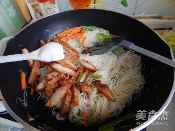 青椒鸡排炒米线