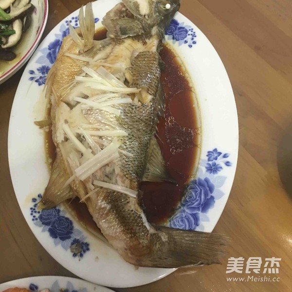 清蒸鲈鱼的做法