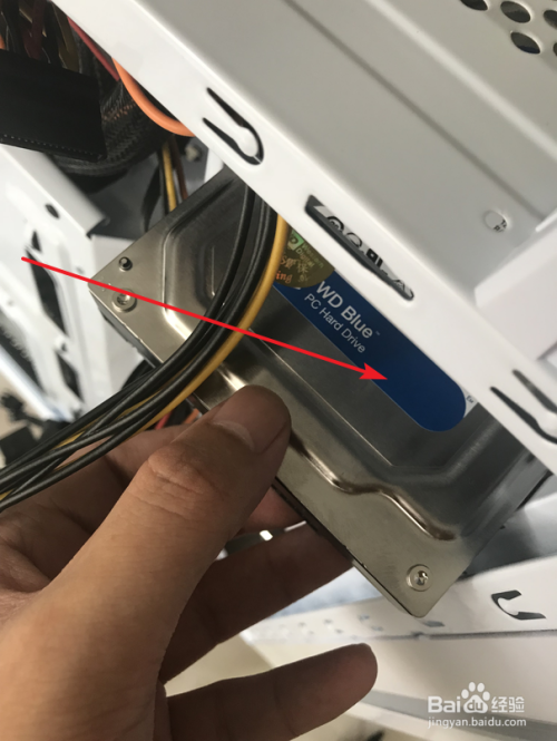 电脑如何同时安装固态和机械硬盘