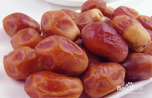 What's the difference between fresh and dried dates?